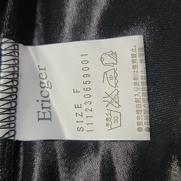 Black Mesh Overlay Midi Length Pleated Skirt - Picture 8 of 9